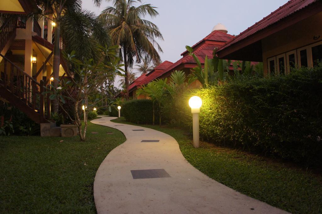 Palm Village Rawai Eksteriør billede