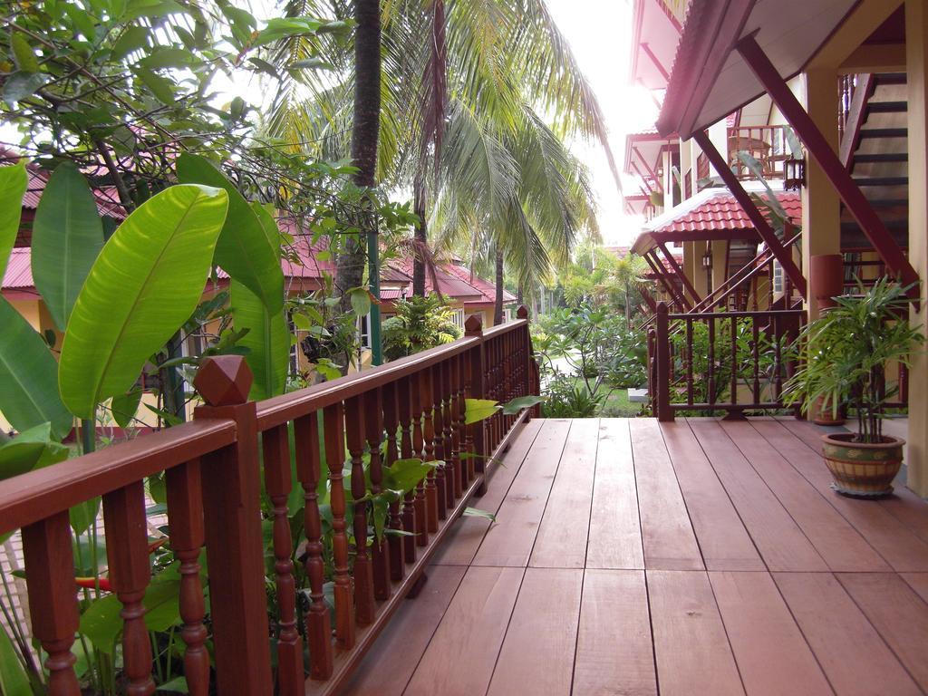 Palm Village Rawai Eksteriør billede