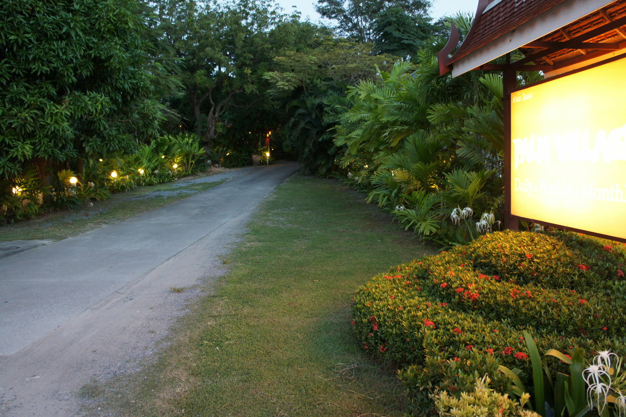 Palm Village Rawai Eksteriør billede